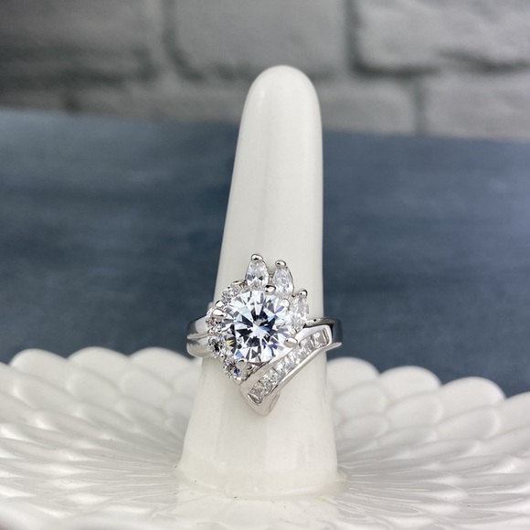 2 for $30 🌸 Boutique Clear Rhinestone Dinner Ring Formal Fashion Ring Size 5 - Picture 2 of 3